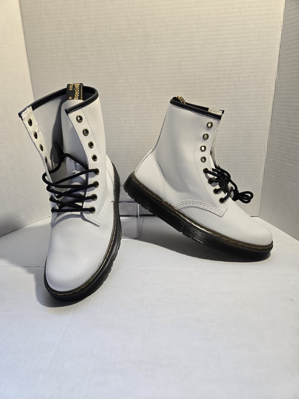 Dr. Martens Men's White Combat Boots Lace-Up Round Toe US 8 EU 41 UK 7